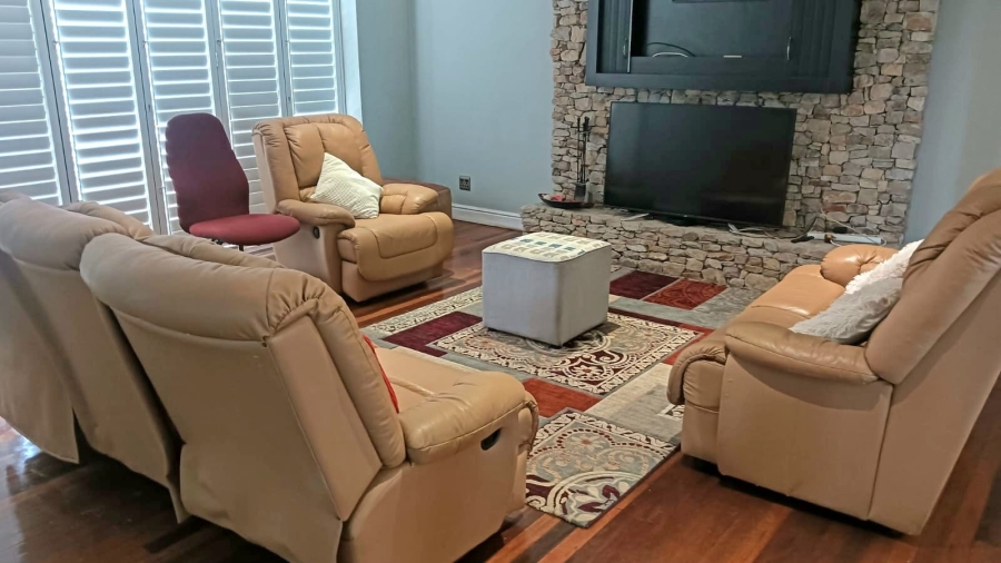 6 Bedroom Property for Sale in Gonubie Eastern Cape